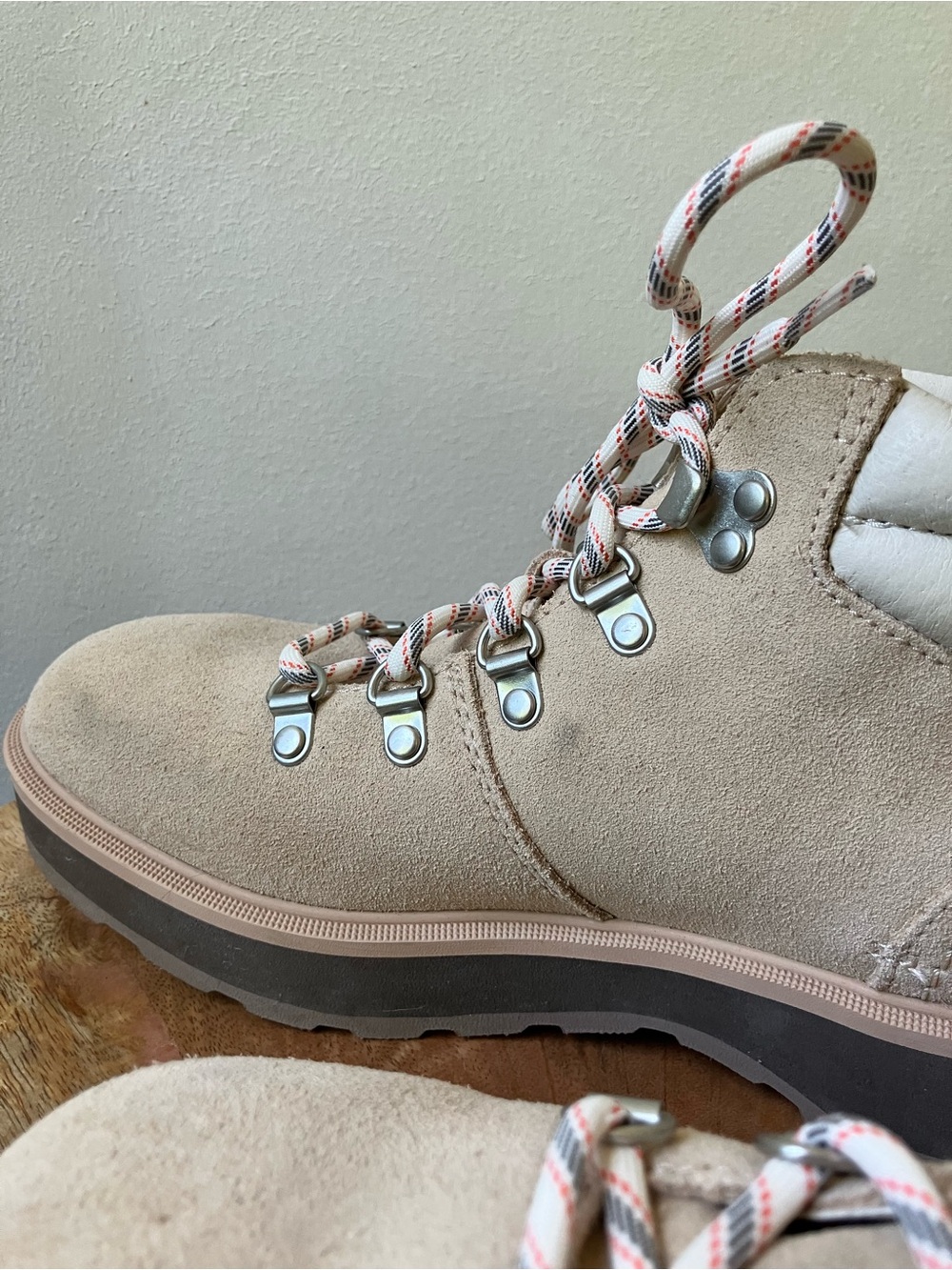 Sorel | Hi-Line Suede Orange Highlight Hiker Boot - Picture 3 of 9